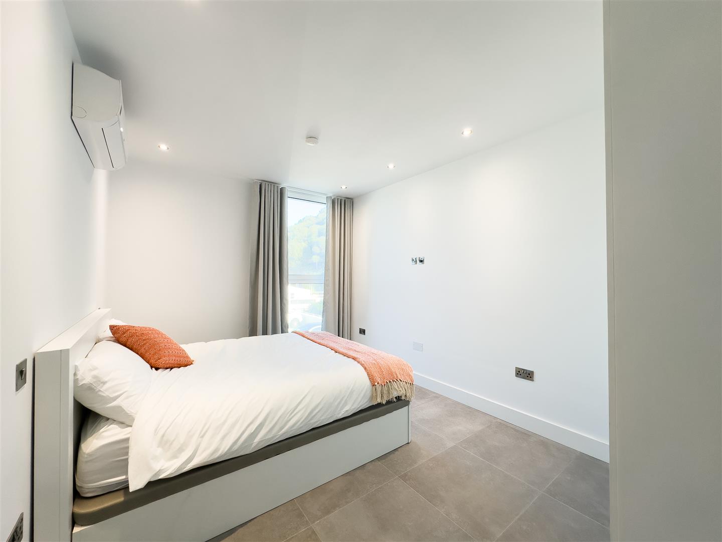 Image of Apartment - 3 Bedrooms - 2 Bathrooms for Rental in Arengos Gardens-Gibraltar, Image 5